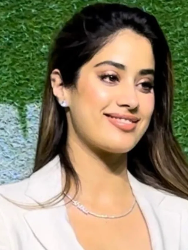 LOVE IS IN THE AIR FOR JANHVI KAPOOR