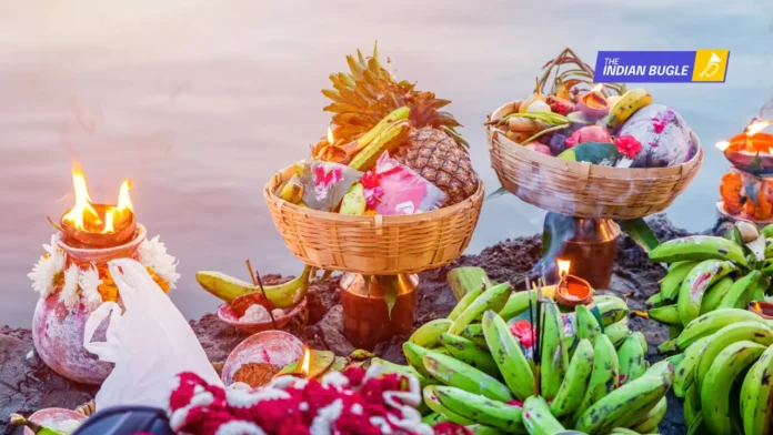 Devotees begin their day with a holy bath in rivers, ponds, or clean water bodies — especially the Ganga or local ghats.