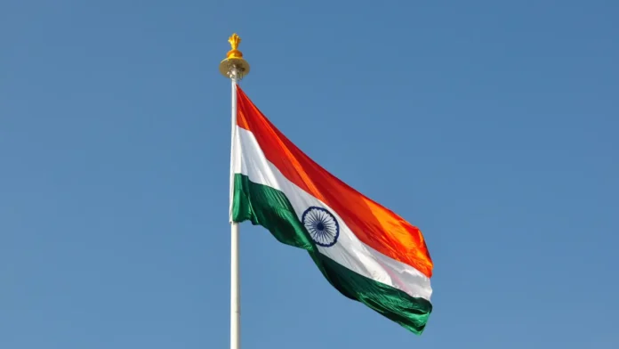 Unfurling vs Hoisting the Flag: Clear Differences and Why They Matter