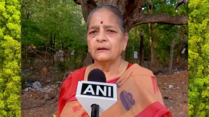 76-Year-Old Madurai Woman Uses Pension to Feed Hundreds of Monkeys at Tirupparankundram