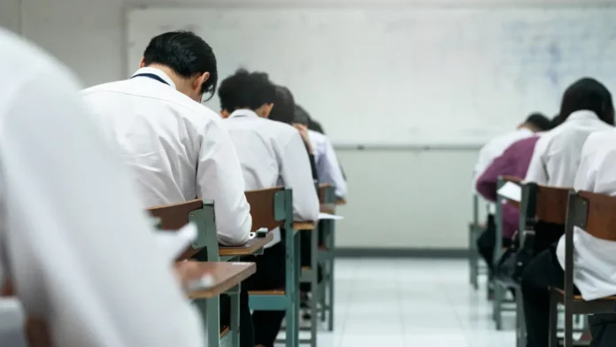 Exhausted Aspirants Return for NEET Re-Exam Amid Anxiety and Uncertainty